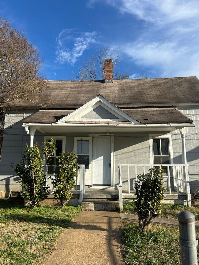 property at 2900 N Chamberlain Ave