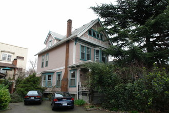 2155 NW Glisan St in Portland, OR - Building Photo - Building Photo