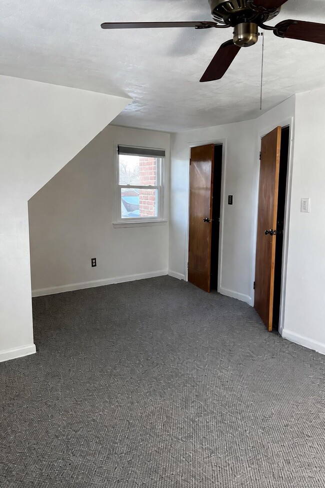 27 Healy St in Huntington, NY - Building Photo - Building Photo