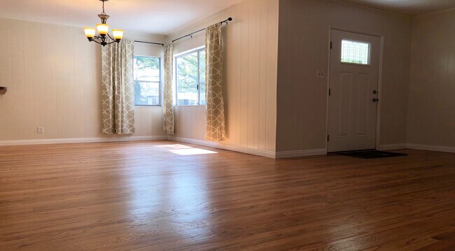 18419 Jovan St in Tarzana, CA - Building Photo - Building Photo