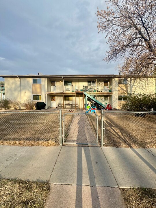2625 N Chestnut St in Colorado Springs, CO - Building Photo