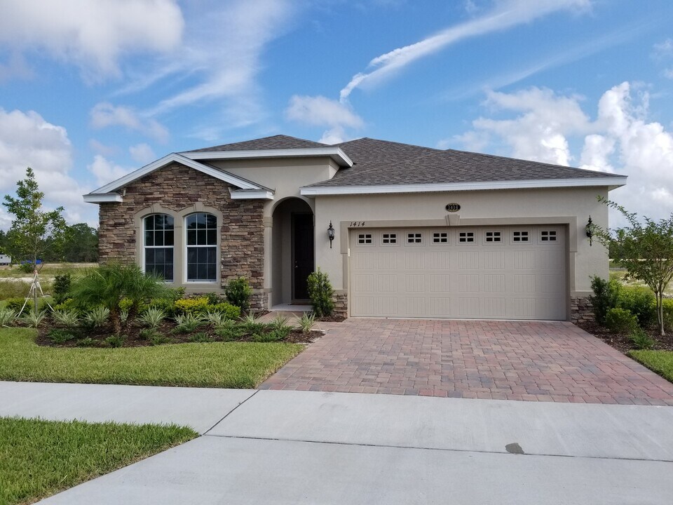 1414 Chelsea Manor Cir in DeLand, FL - Building Photo