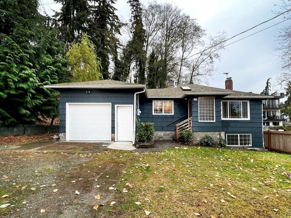 105 SW 292nd St in Federal Way, WA - Foto de edificio