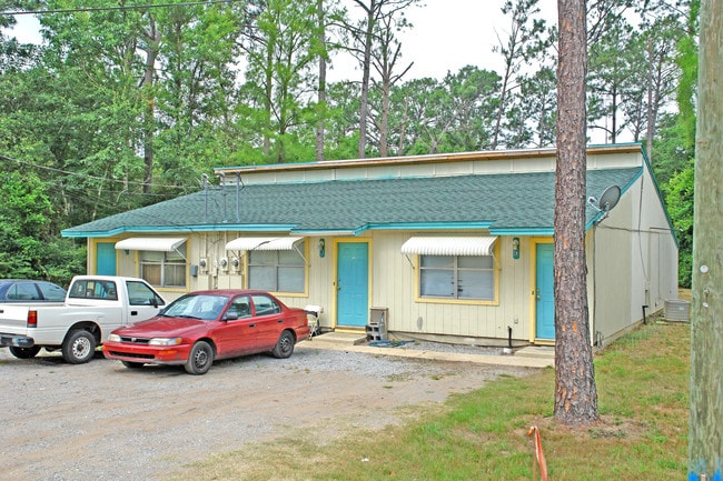 597 Fairfield Dr in Pensacola, FL - Building Photo - Building Photo