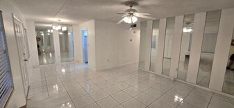 4725 Christa Ct, Unit Habana Park in Tampa in Tampa, FL - Building Photo