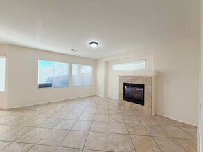 7473 Glorious Sun Dr in Las Vegas, NV - Building Photo - Building Photo