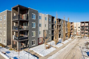 195 Kincora Glen Rd NW in Calgary, AB - Building Photo
