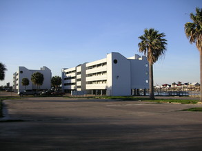 Pleasure Island Condos in Port Arthur, TX - Foto de edificio - Building Photo