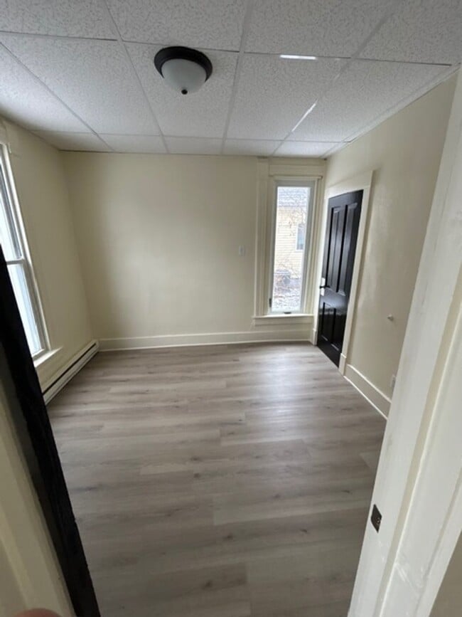 303 Logan Ave in Waterloo, IA - Building Photo - Building Photo