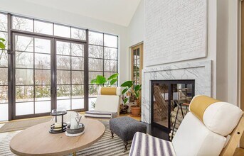 13 Hilltop Ln in East Hampton, NY - Building Photo - Building Photo