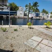 127 Monroe Dr in Tavernier, FL - Foto de edificio - Building Photo