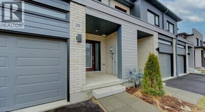 29 Oak Frst Cmn in Cambridge, ON - Building Photo - Building Photo