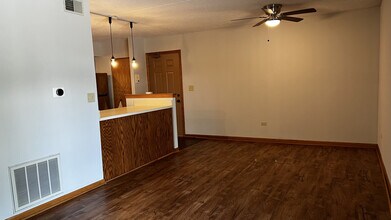884 N Prairie Ave, Unit 1D in Joliet, IL - Building Photo - Building Photo
