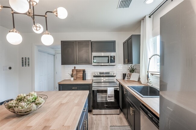 property at 1001 E 40th St
