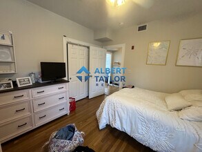 1942 Beacon St, Unit 1932-3 in Boston, MA - Building Photo - Building Photo