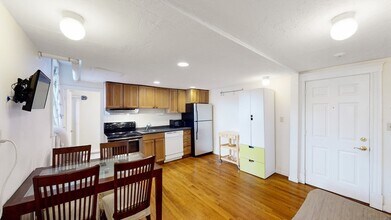 137 Peterborough St, Unit 32 in Boston, MA - Foto de edificio - Building Photo