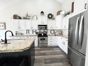 4921 W Weatherwood Ln in Herriman, UT - Building Photo - Building Photo