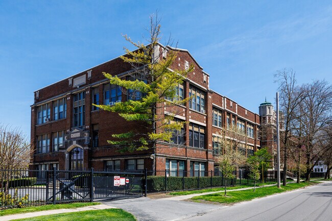 Madison Court Condos in Syracuse, NY - Foto de edificio - Building Photo