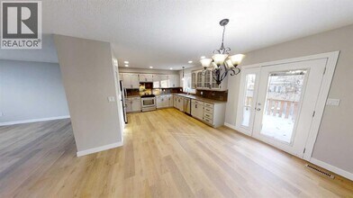 9533-9563 63 Ave in Grande Prairie, AB - Building Photo - Building Photo