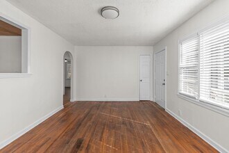 801 E Mobile St in Florence, AL - Building Photo - Building Photo