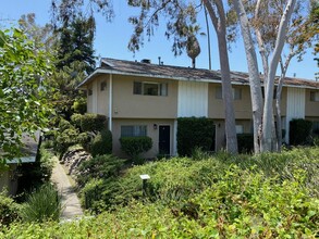 Mariposa Townhomes in Altadena, CA - Foto de edificio - Building Photo