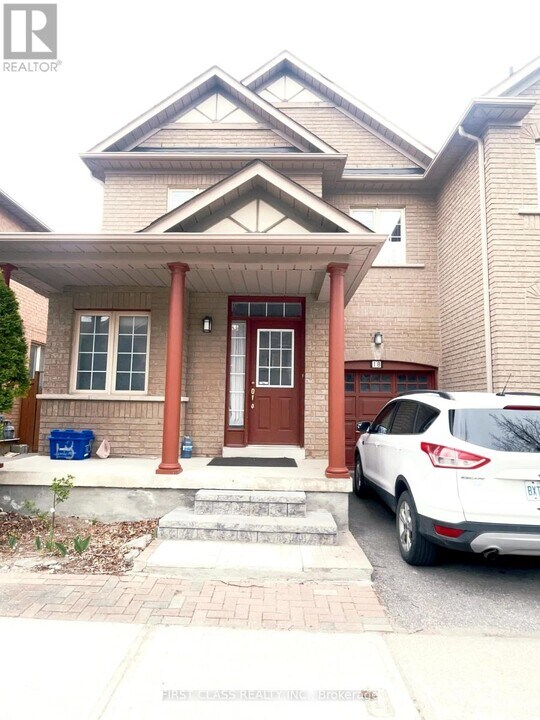 18 Magnotta Rd in Markham, ON - Building Photo