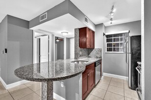 2890 N Oakland Forest Dr in Oakland Park, FL - Building Photo