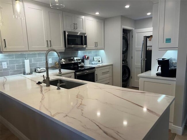 1523 E Hillsboro Blvd in Deerfield Beach, FL - Building Photo - Building Photo