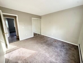 5 Bradford Dr, Unit 5BradfordDriveaptD in Greenfield, MA - Building Photo - Building Photo