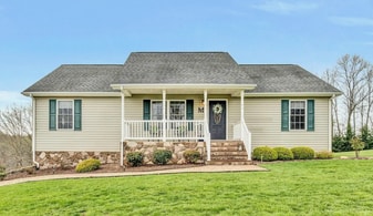 1307 Savanna Hills Dr in Moneta, VA - Building Photo