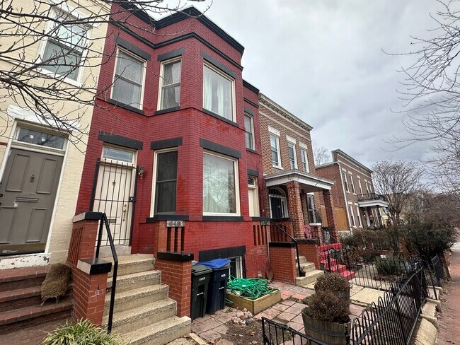 648 11th St NE, Unit A in Washington, DC - Building Photo - Building Photo