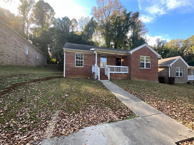 1019 Manor Dr in High Point, NC - Building Photo - Building Photo