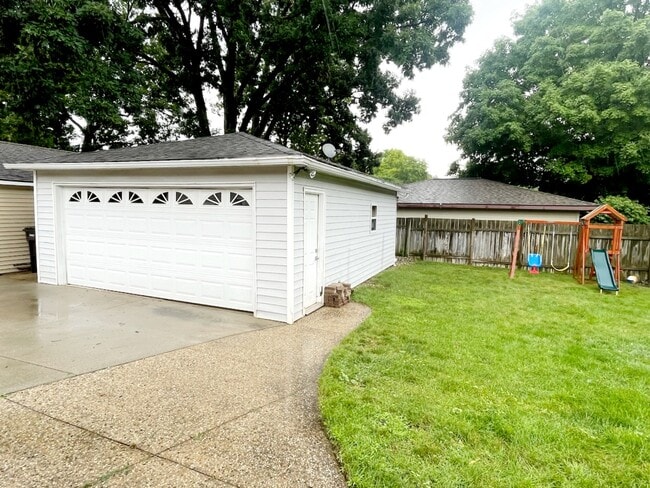 3656 Wedgewood Dr SW in Wyoming, MI - Building Photo - Building Photo