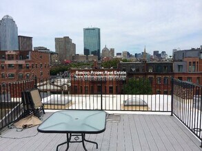 415 Massachusetts Ave, Unit 5 in Boston, MA - Foto de edificio - Building Photo