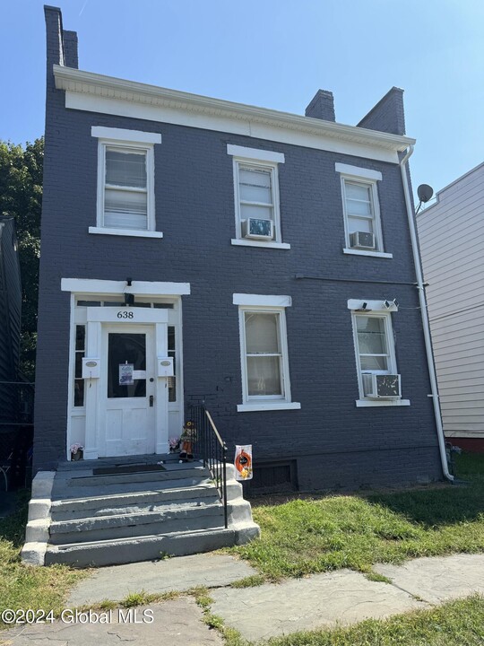 638 4th Ave in Troy, NY - Building Photo