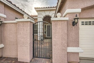 10271 Bark Pine Ct in Las Vegas, NV - Foto de edificio - Building Photo