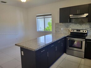 1027 SW 11th Ave in Miami, FL - Building Photo - Building Photo