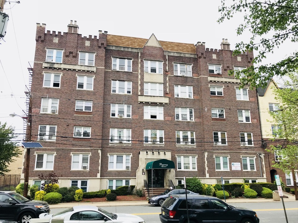 50 Anderson St, Unit B1 in Hackensack, NJ - Building Photo