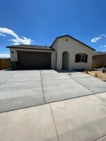 1817 Hickory Ln in Fernley, NV - Building Photo