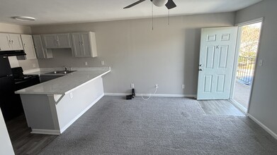 Guilford Place Apartments. in Greensboro, NC - Building Photo - Building Photo