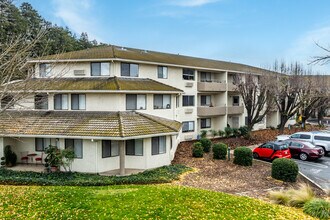 Standiford Place in Modesto, CA - Building Photo - Building Photo