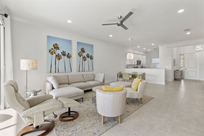 28401 Abruzzo Dr in Bonita Springs, FL - Building Photo - Building Photo