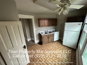 19 E Murdock Ave in Oshkosh, WI - Building Photo - Building Photo