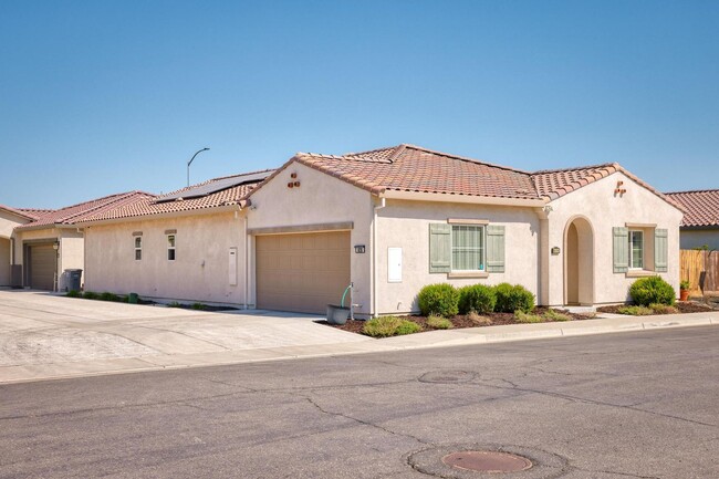 826 Grace Dr in Los Banos, CA - Foto de edificio - Building Photo