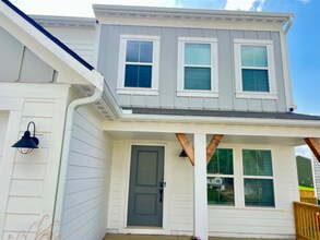 372 Traminer Wy in Braselton, GA - Building Photo - Building Photo