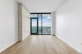 610 Davis St, Unit 4305 in Austin, TX - Foto de edificio - Building Photo