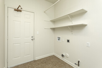 Constellation Park - Military Housing in Lemoore, CA - Foto de edificio - Interior Photo