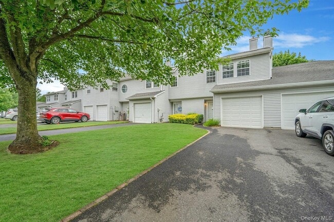 908 Sara Cir in Port Jefferson Station, NY - Building Photo - Building Photo