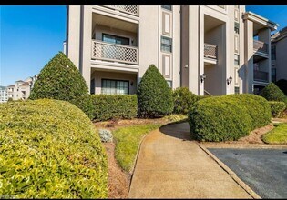 423 Harbour Point in Virginia Beach, VA - Building Photo - Building Photo