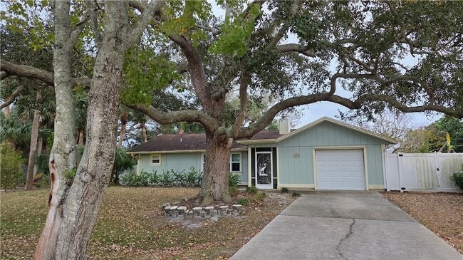 426 Tulip Dr in Sebastian, FL - Building Photo - Building Photo